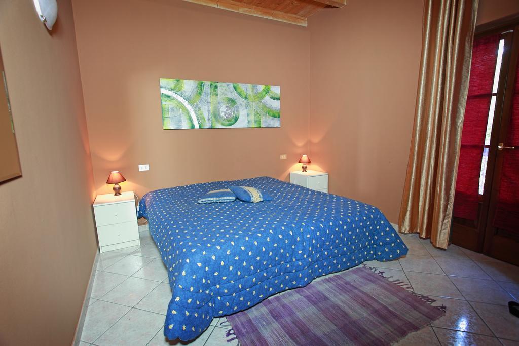 Agriturismo Licensi Del Bresa Villa Monzambano Kamer foto