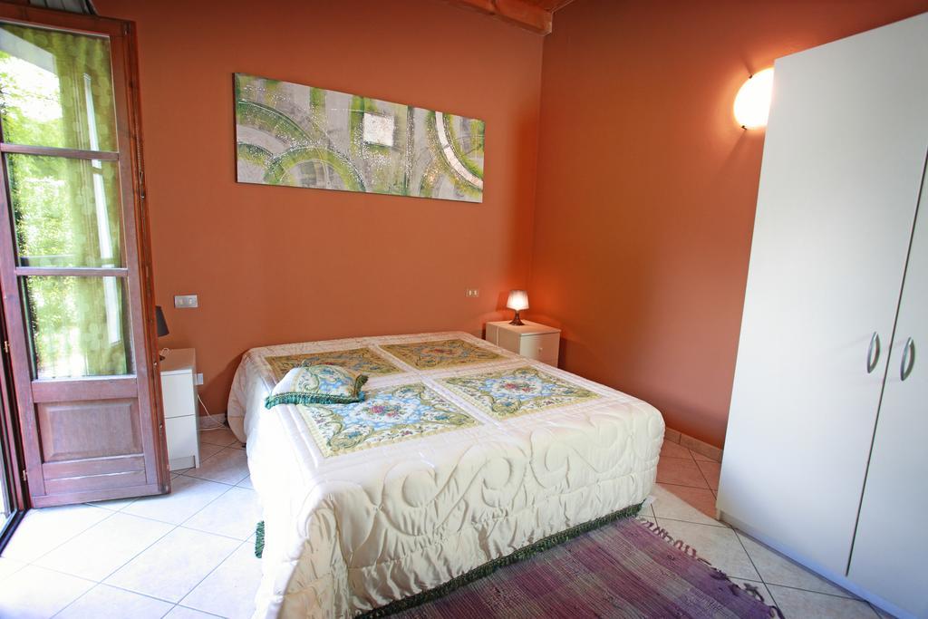 Agriturismo Licensi Del Bresa Villa Monzambano Kamer foto